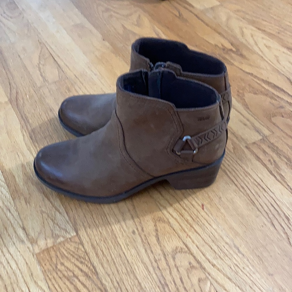 Teva brown boots